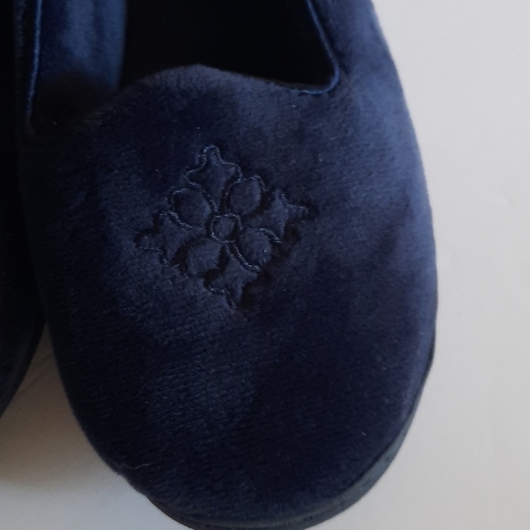 Slippers - Picture 2 of 3